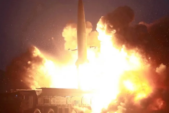 Norcorea dispara más misiles, pero envía 'disculpas' a Trump