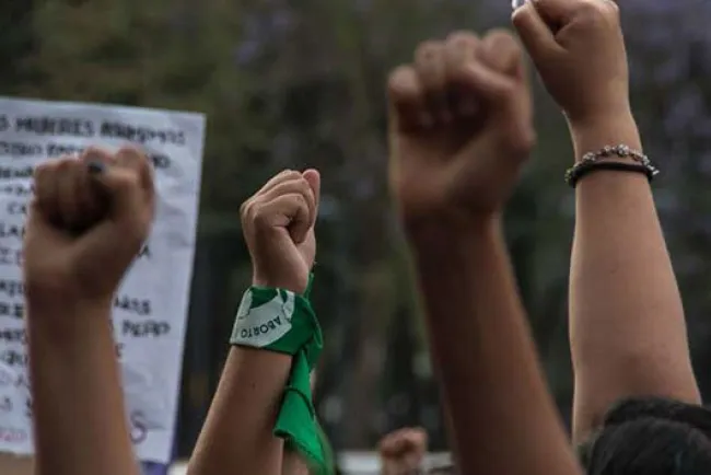 Barbosa impulsa liberación de mujeres encarceladas por abortar