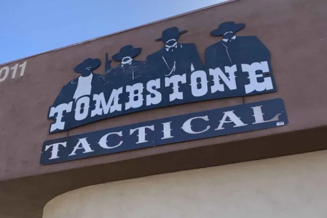 Tienda de armas en Arizona desata polémica por promoción