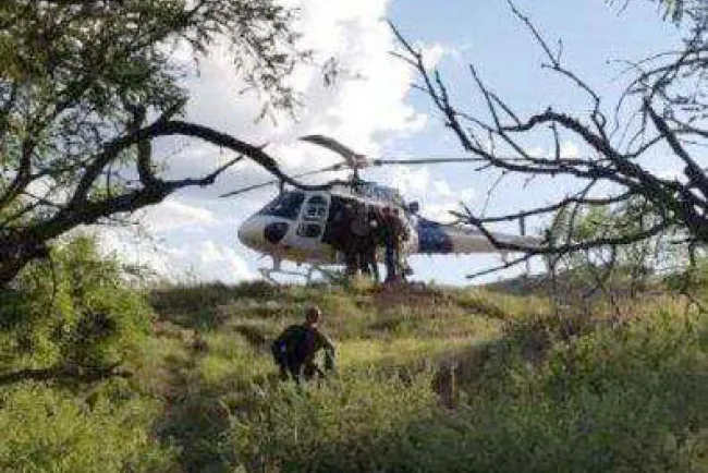 Rescatan a migrante enferma en desierto