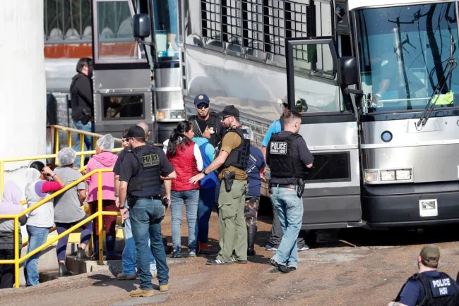 Disiente Doug de Trump en el tema de migración