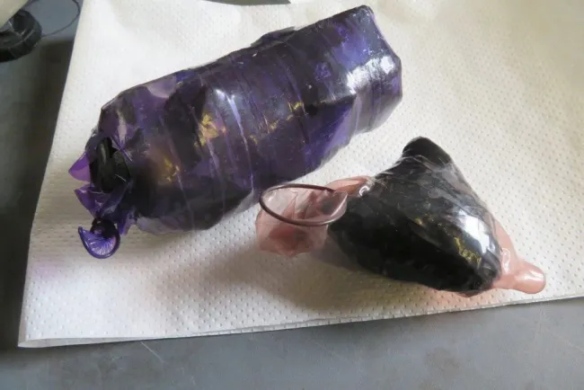 Detienen a jovencita estudiante con droga