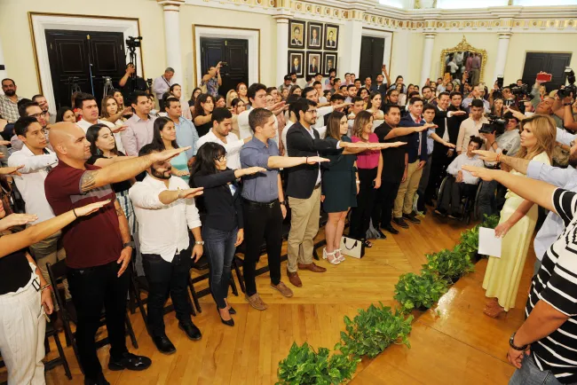 Toma Gobernadora protesta a Comité Estatal de la Juventud