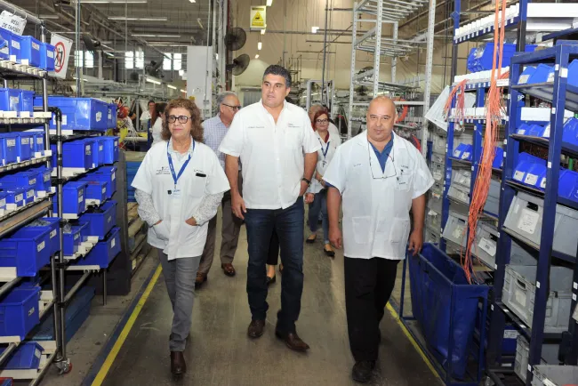 Llevan servicios a los trabajadores