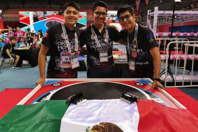 Oaxaqueños ganan concurso internacional de robótica en China