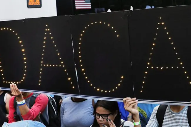 Buscan universidades apoyar a los hispanos