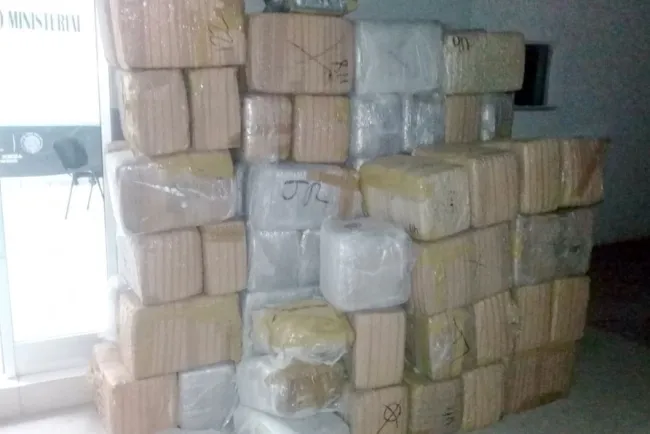 Decomisan una tonelada de droga