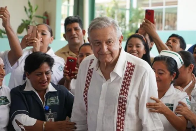 López Obrador ordena a IMSS tener listo nuevo salario del personal