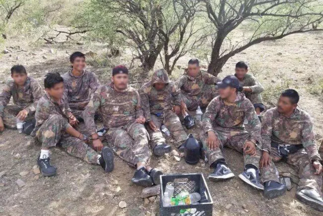 Detienen a once “mochileros”