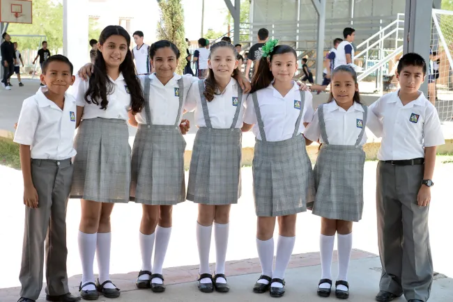 Regresa algarabía estudiantil