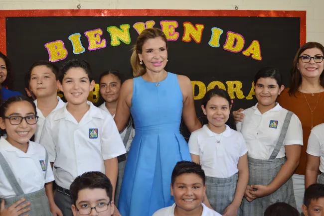 Arranca Gobernadora ciclo escolar
