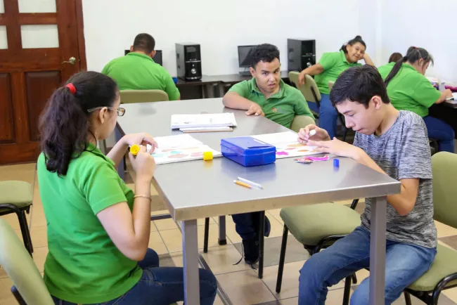 Inicia ciclo laboral en Centro Manos a la Vida