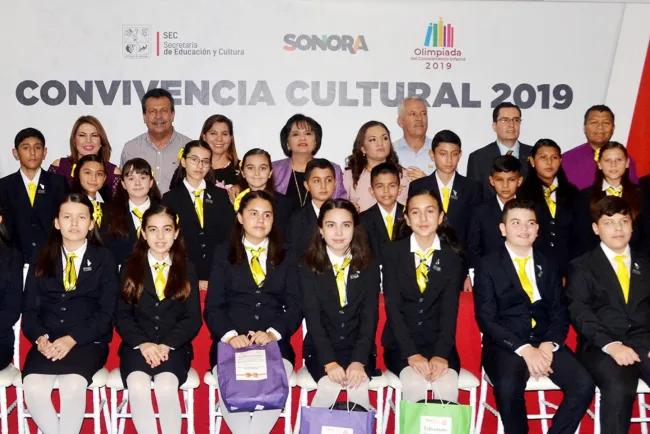 Saludan sonorenses al Presidente