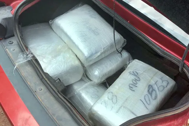 Aseguran vehículo cargado con droga