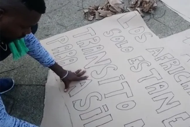 Africanos en Chiapas piden los dejen avanzar a EU, marchan hoy