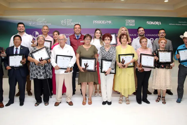 Reconoce DIF-Sonora a los adultos