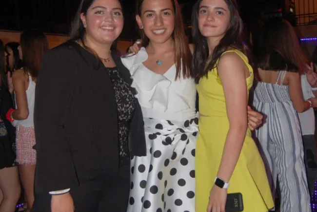 Raquel  Monroy, Landelina Freig y María Isabela Freig reciben festejo