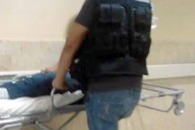 Recibe niño balazo en el estómago