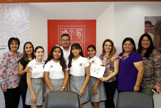 Recibirán alumnas premio nacional