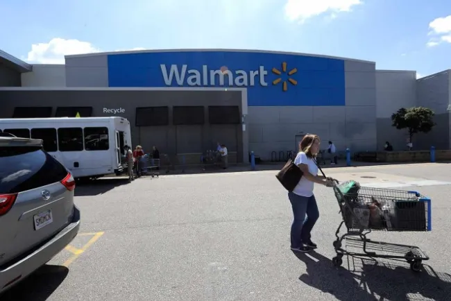 Restringe Walmart venta de armas en EU; pide acción al Congreso