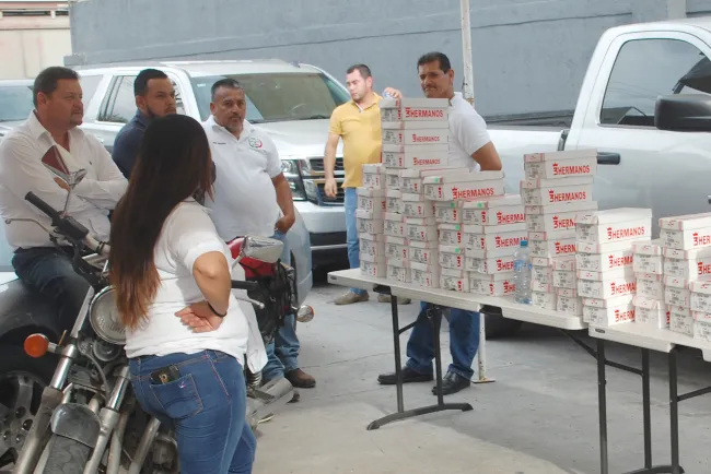 Apoya a estudiantes con calzado