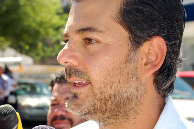 Atiende Alcalde a los migrantes