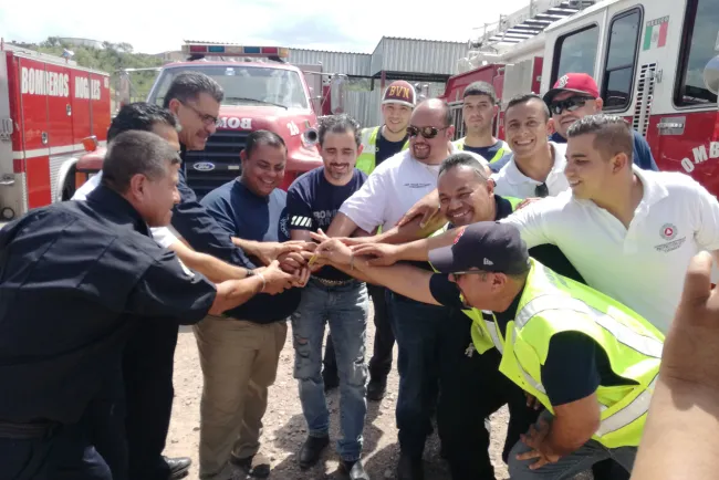 Apoyan bomberos locales homólogos de Michoacán