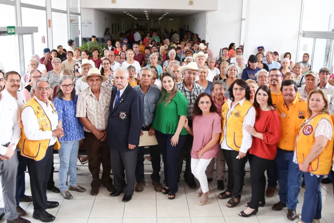 Realizan cirugías de cataratas