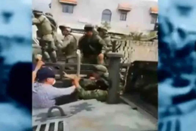 Pobladores agreden a militares; intentaban recuperar bodega