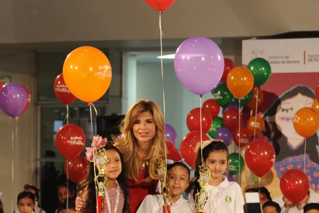 Premia Gobernadora a ganadoras del concurso Sonora con Actitur