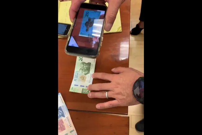Así funciona en los nuevos billetes la realidad aumentada