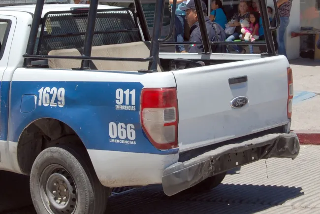 Llega a iglesia cuchillo en mano y amenazando