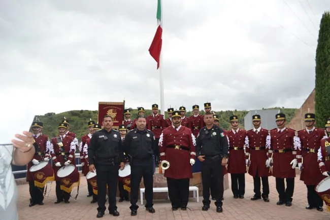 Realizan Honores a la Bandera