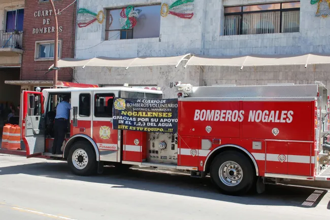 Entrega Alcalde dos bomberas