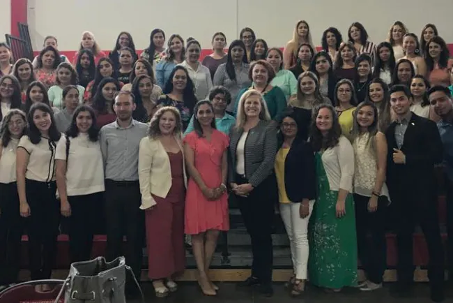 Avanzan mujeres emprededoras