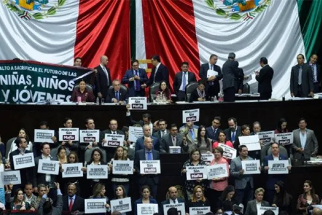 Ley dará mayor poder a maestros y padres de familia