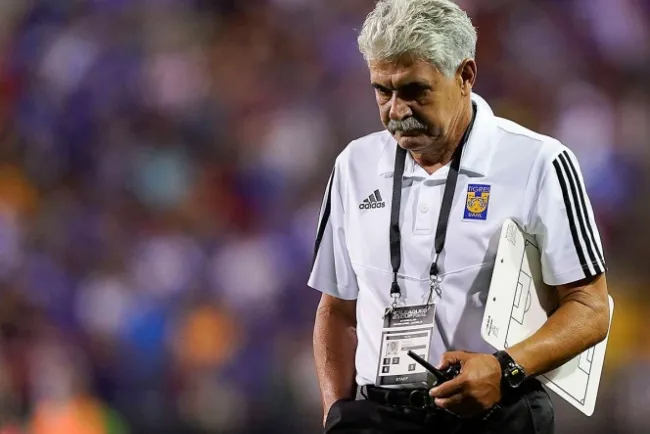 El ‘Tuca’ Ferretti sufre accidente automovilístico