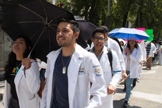 Alistan plan para contratar médicos, enfermeras…