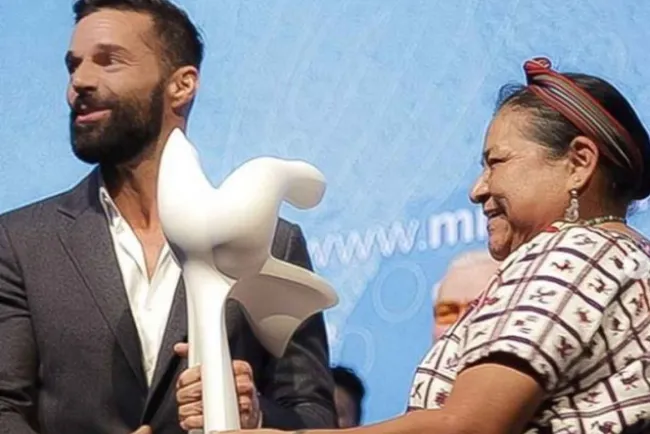 Premian en Yucatán labor altruista de Ricky Martin