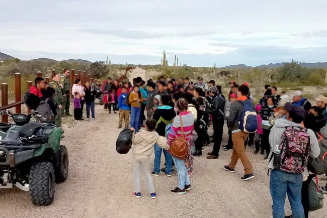 Deportarán a familias detenidas