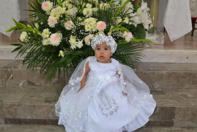 Dana Esmeralda  Recibe su Primer Sacramento