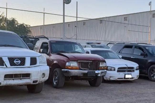 Aseguran autos, armas y cartuchos