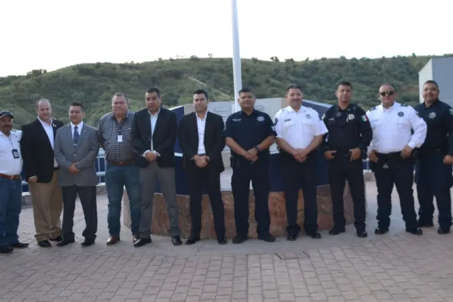 Rinden Honores a la Enseña Nacional