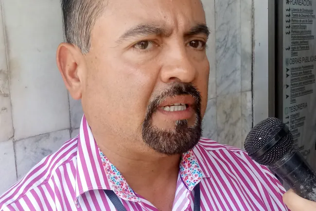 Realizan limpieza en los panteones