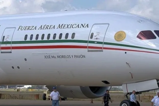 Internet de 7 mdp, comida gourmet y áreas VIP; así viajaba EPN