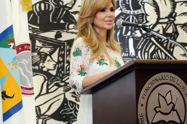 Dan Notarios certeza jurídica: Gobernadora