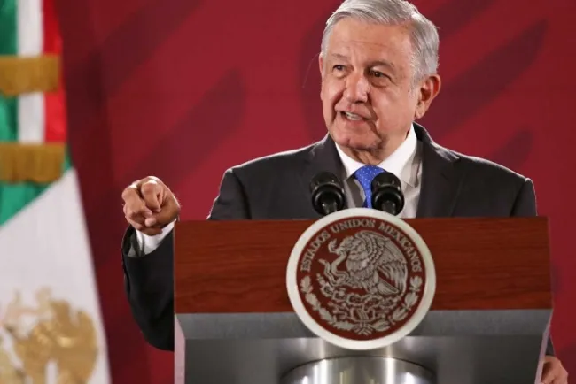 Ve López Obrador lenta la descentralización del Gobierno