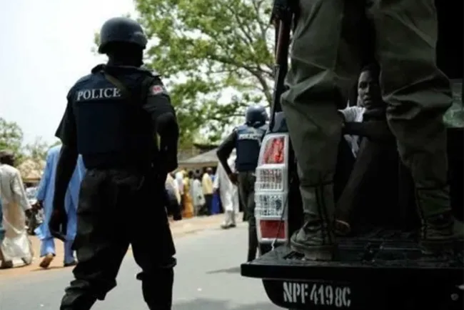 Descubren 'fábrica de bebés' y rescatan a 19 embarazadas