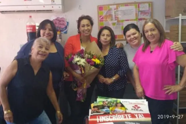 Compañeros festejan a Angélica Espericueta