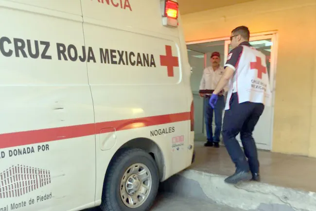 Se desploma en la vía pública